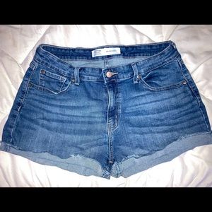 Levi Signature High Rise Shorts